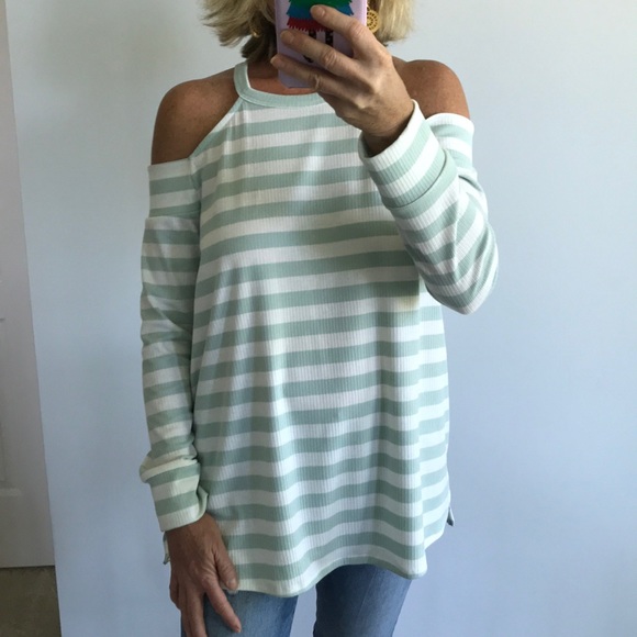 Striped Cold Shoulder Top - Picture 3 of 7